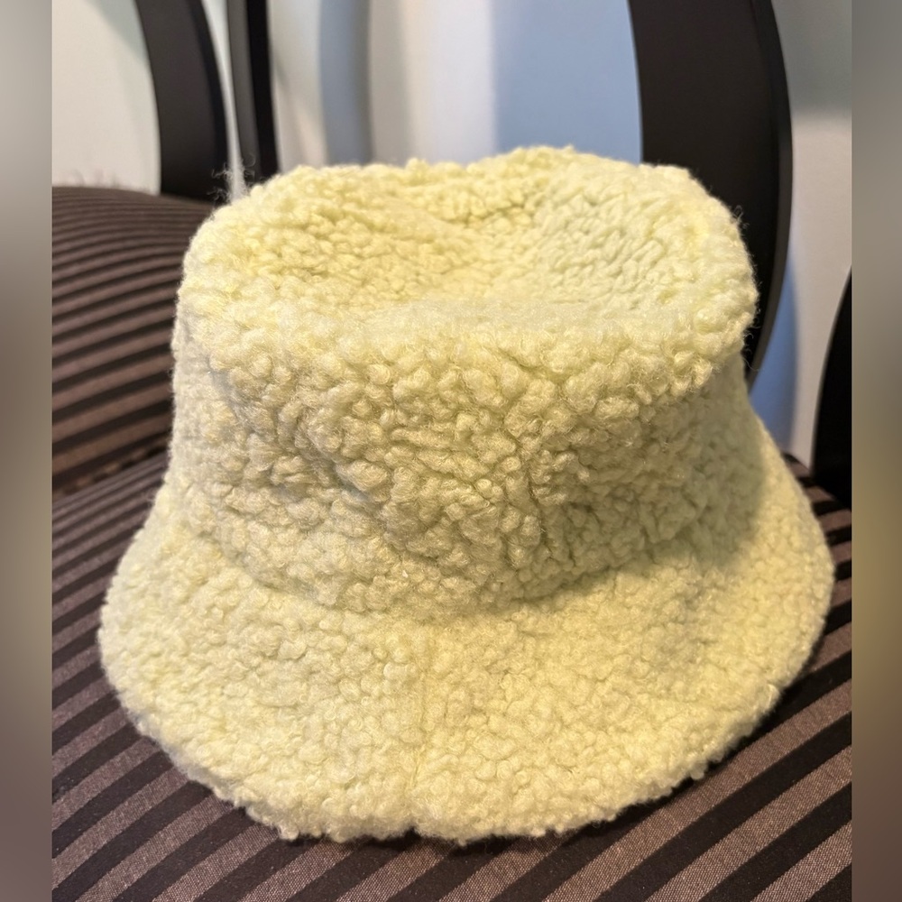 Forever 21 Sherpa PISTACHIO Bucket Hat NWT